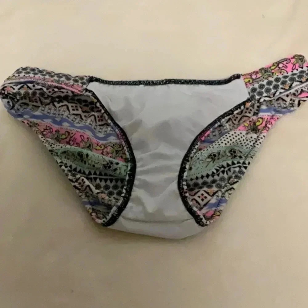 VICTORIA Secret - Picture 3 of 6